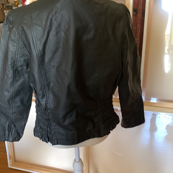 Jacket Up - Picture 4 of 7